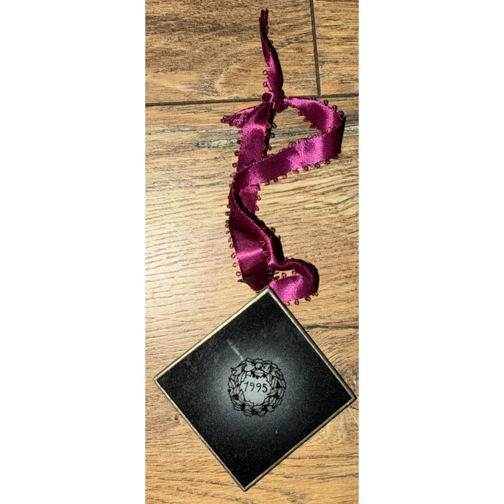 The Unbranded Brand ribbon can